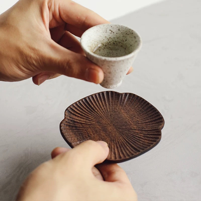 Fortune leaf walnut coaster set made from natural wood