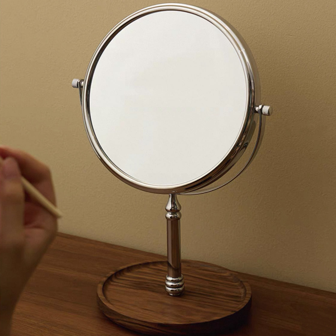 Minimalist LED makeup mirror for bedroom and desk use