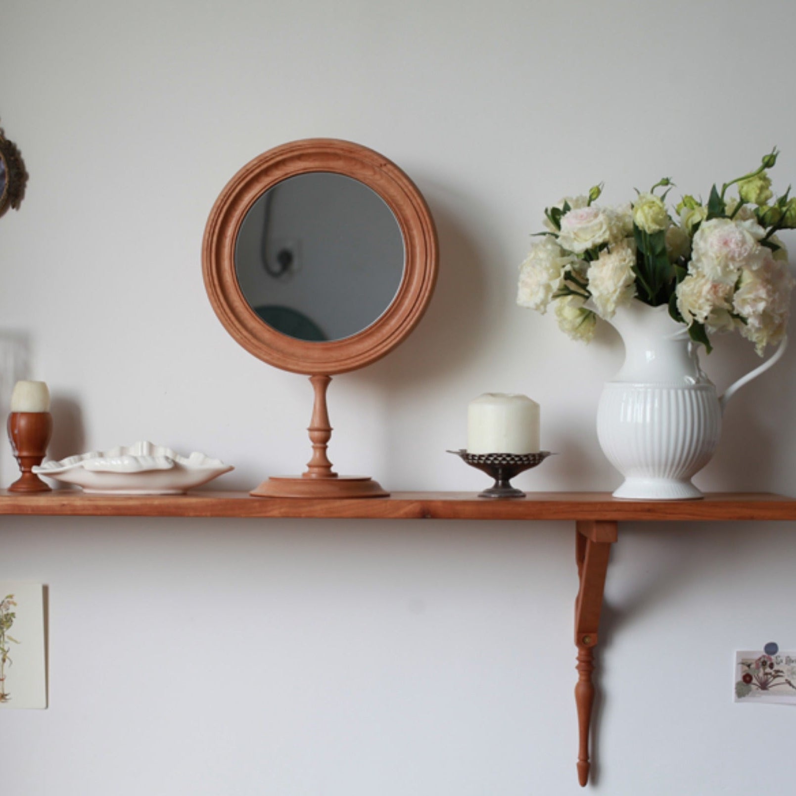 Minimalist tabletop mirror for daily beauty routine