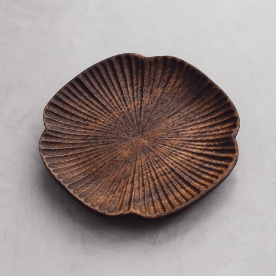 Solid walnut coaster set with leaf design for table decor