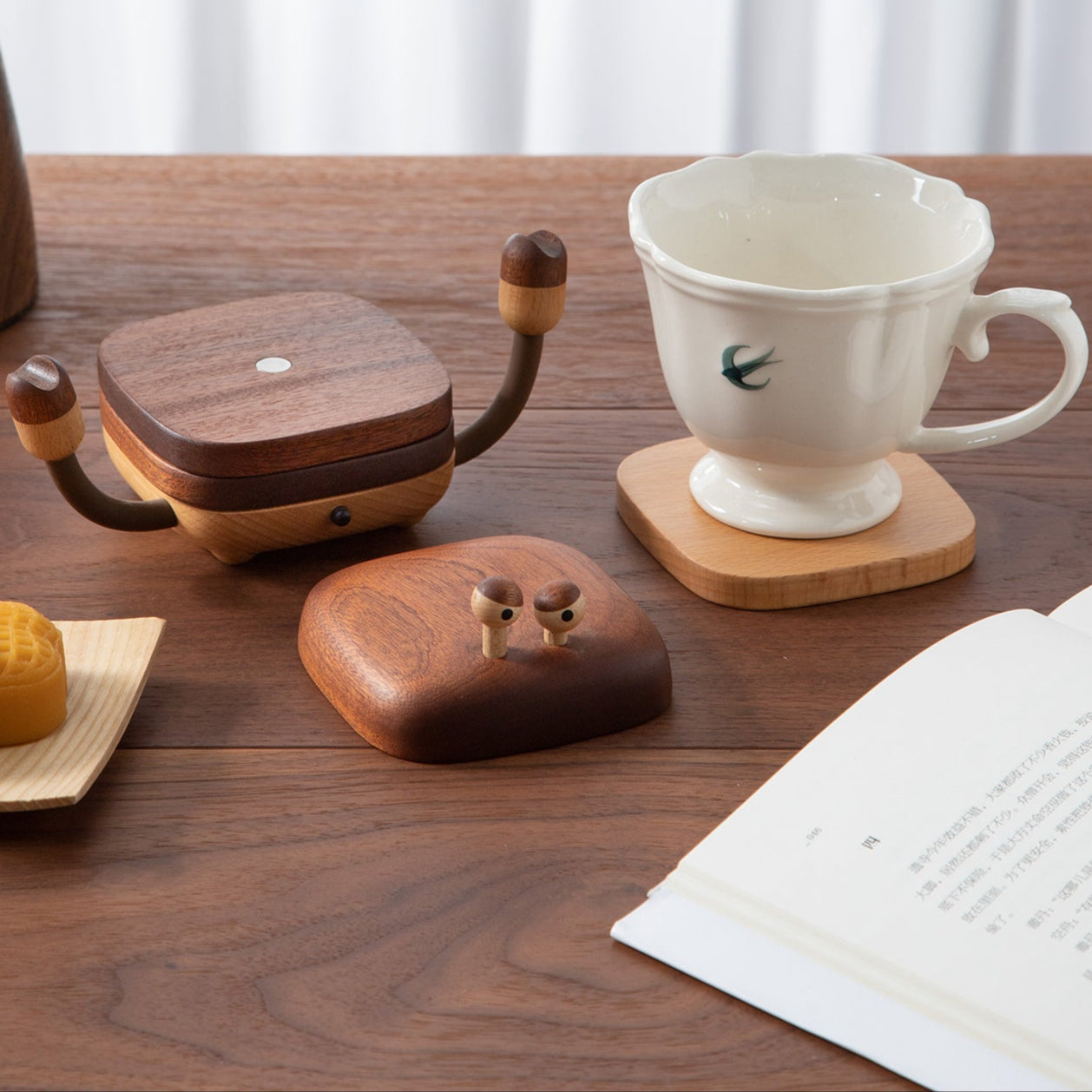 Solid wood coaster set with cute claw design