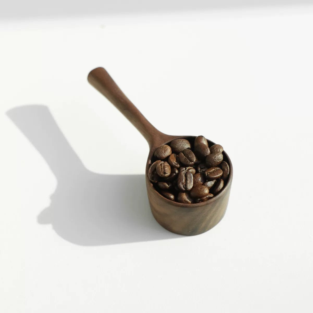 Solid wood measuring scoop for coffee preparation