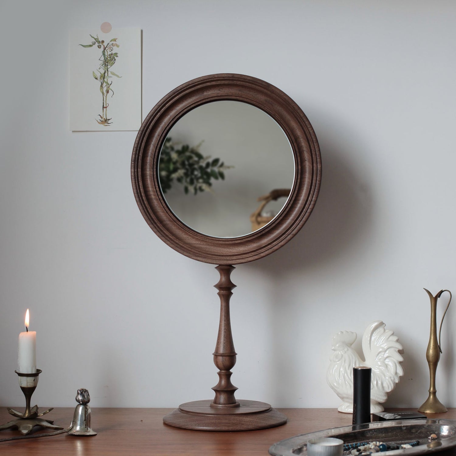 Solid wood tabletop makeup mirror with classic design
