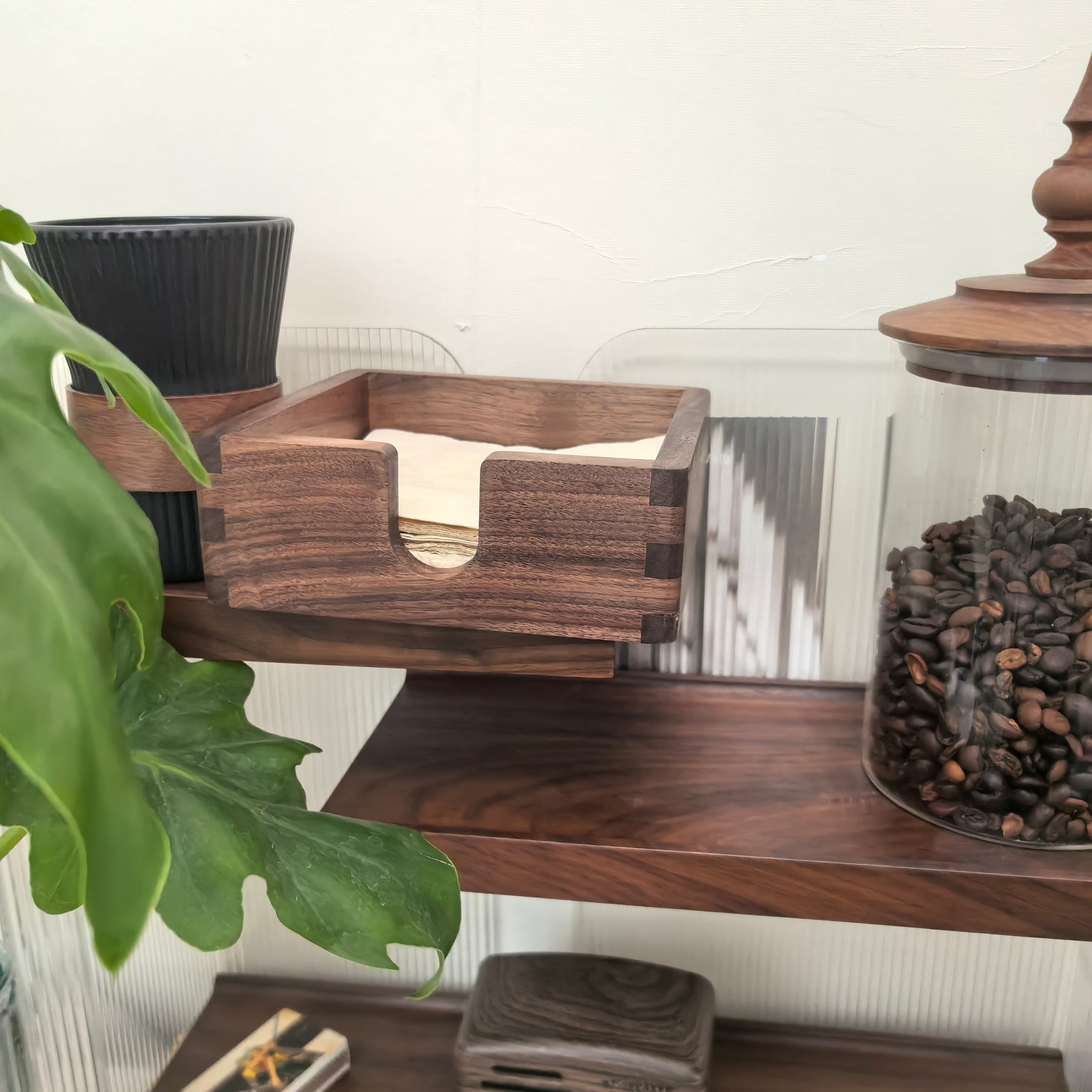 Solid wood tissue holder for living room and bedroom