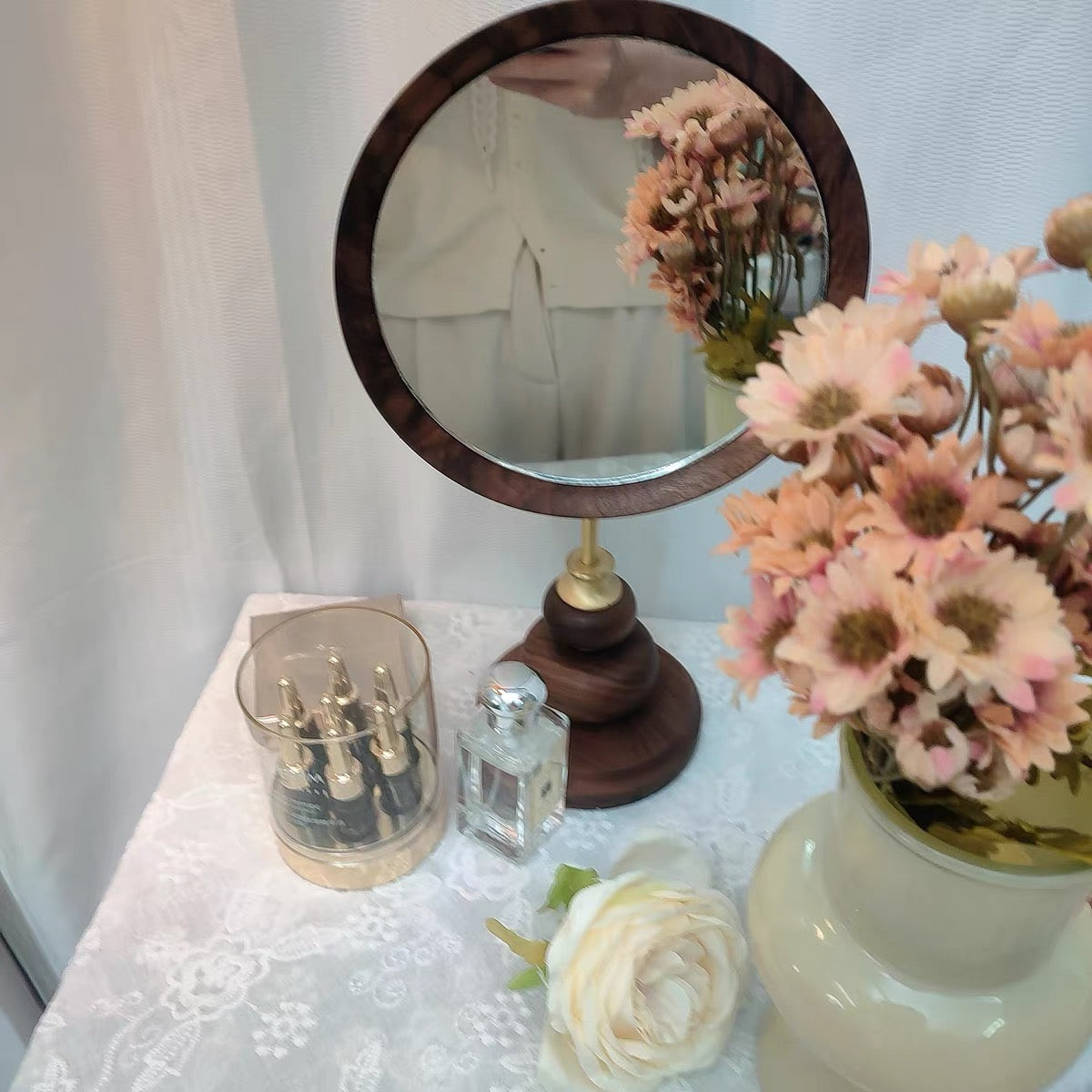 Wooden standing mirror with elegant modern design